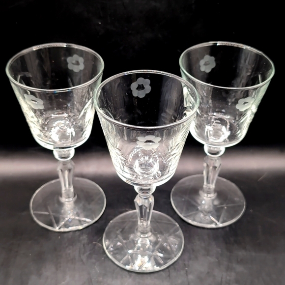 Libbey Rock Sharpe Sherry / Cordial / Wine Glass - 5.5" - Set of 3 - Picture 2 of 4